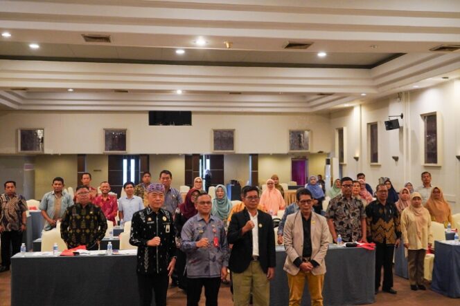 
					Asisten II Buka Bimtek Penerapan Keterbukaan Informasi Publik di Lingkungan Satuan Pendidikan