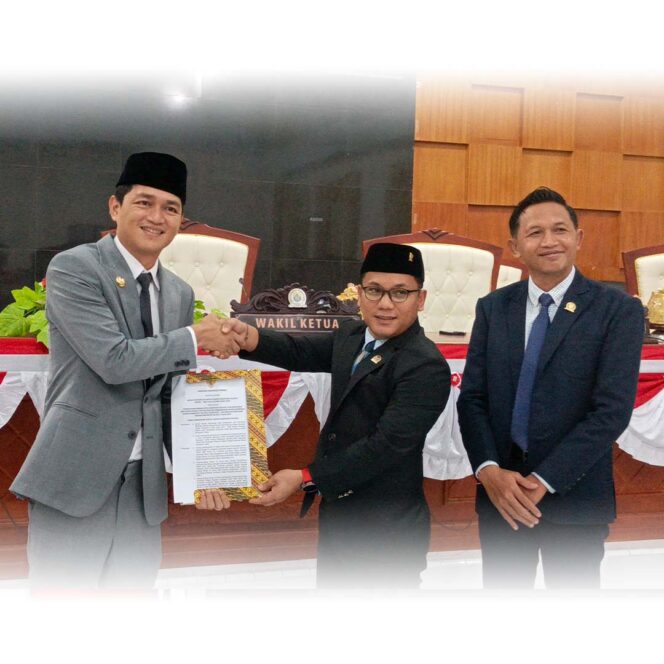 
					PARIPURNA DPRD PENGAMBILAN KEPUTUSAN DAN PERSETUJUAN BERSAMA, RANPERDA RPJMD 2025-2029, SEPAKATI 8 TOP PROGRAM